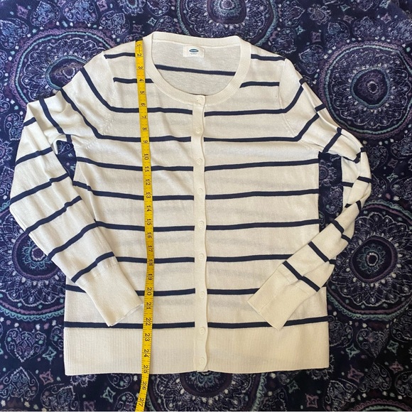 💥3/$15 Old Navy Light-weight, striped cardigan. - Picture 3 of 4